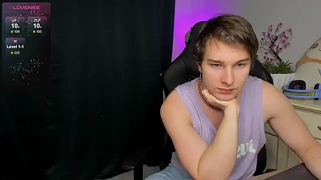 Snapshot of Vincent_Strong chatting on November 10, 2025, 8:08 am Vincent Strong online show from November 10, 2025, 8:08 am