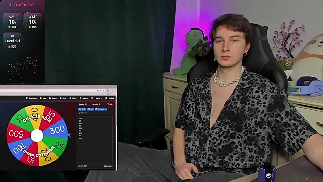 Snapshot of Vincent_Strong chatting on October 19, 2025, 9:45 am Vincent Strong online show from October 19, 2025, 9:45 am