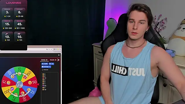 Snapshot of Vincent_Strong chatting on November 17, 2025, 1:37 pm Vincent Strong online show from November 17, 2025, 1:37 pm