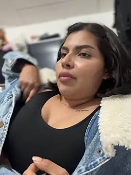 GigiiStone online show from November 18, 2025, 11:26 pm