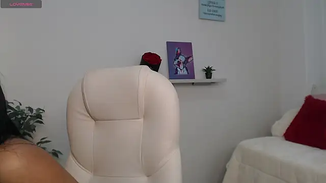 sofia perez    online show from September 19, 2025, 3:38 pm