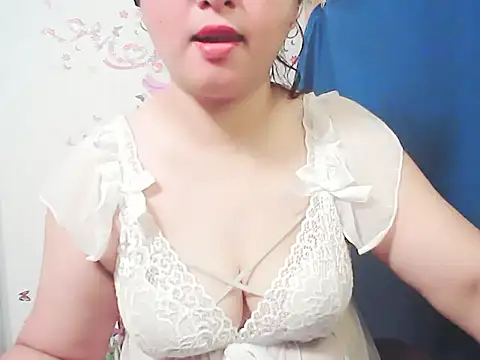 xiaorou-z online show from October 7, 2025, 4:52 pm