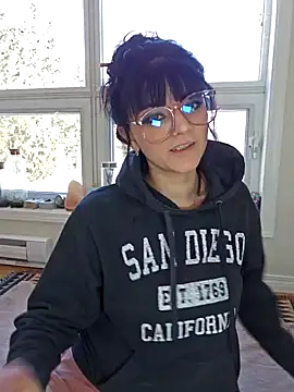 anyalikestosuck online show from February 5, 2025, 8:57 pm