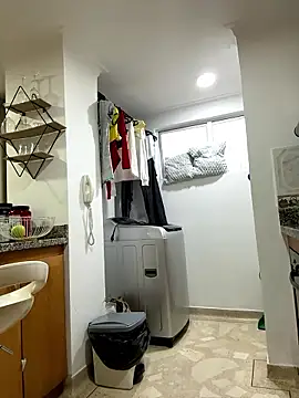 zafiro mo0n online show from January 7, 2026, 10:59 pm