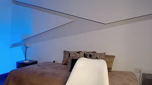 hot little bunny online show from November 7, 2025, 9:52 pm