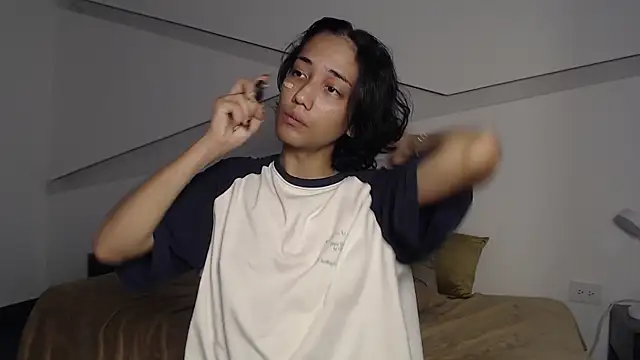 hot little bunny online show from September 29, 2025, 8:36 pm