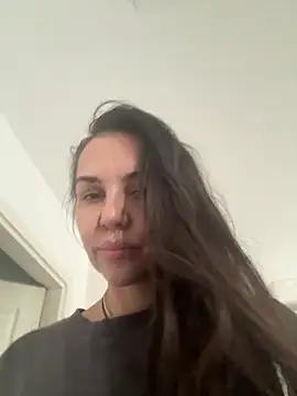 TaniaAmore online show from October 6, 2025, 9:43 am