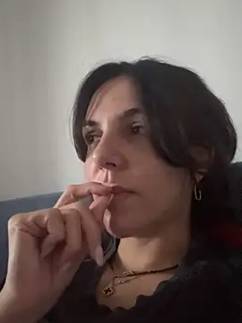 TaniaAmore online show from November 12, 2025, 1:15 pm