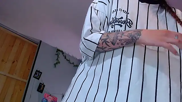 VickyJackson  online show from September 16, 2025, 6:20 pm