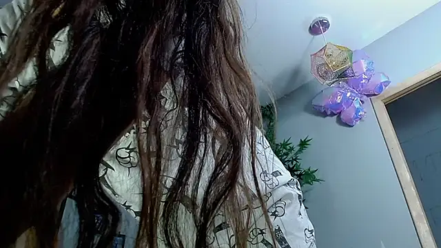 VickyJackson  online show from March 18, 2025, 5:01 pm