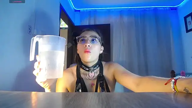 DaMikaela  online show from November 6, 2025, 6:45 pm