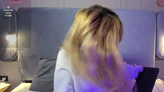 Snapshot of Ania_jones chatting on March 11, 2025, 8:31 pm Ania jones online show from March 11, 2025, 8:31 pm