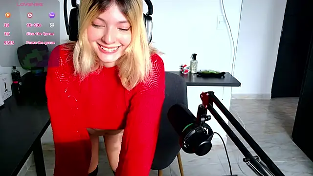 Snapshot of Ania_jones chatting on October 4, 2025, 9:05 pm Ania jones online show from October 4, 2025, 9:05 pm