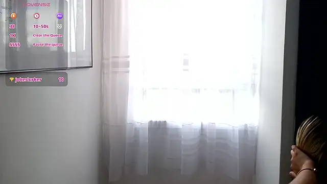 Snapshot of Ania_jones chatting on October 7, 2025, 8:21 pm Ania jones online show from October 7, 2025, 8:21 pm