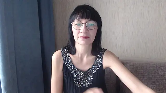 Snapshot of Erica95Bloom chatting on October 20, 2025, 9:43 am Erica95Bloom online show from October 20, 2025, 9:43 am