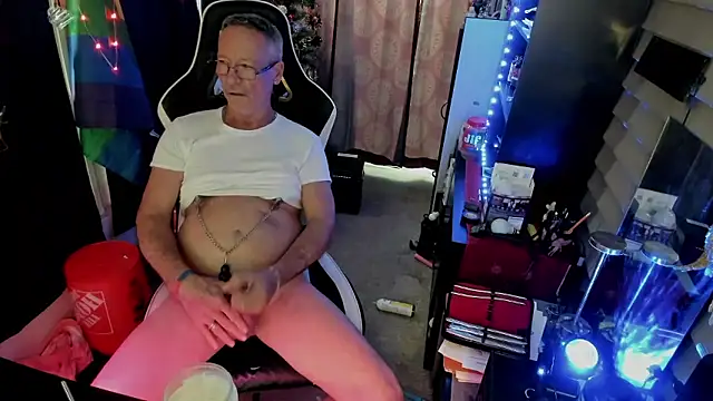 Daddysthick online show from January 14, 2026, 8:01 pm