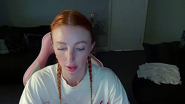 Snapshot of Red_firesquirt chatting on September 19, 2025, 2:10 pm Red firesquirt online show from September 19, 2025, 2:10 pm