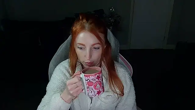 Snapshot of Red_firesquirt chatting on February 11, 2025, 2:46 pm Red firesquirt online show from February 11, 2025, 2:46 pm