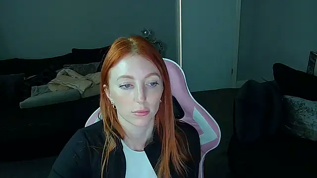 Snapshot of Red_firesquirt chatting on March 5, 2025, 4:24 pm Red firesquirt online show from March 5, 2025, 4:24 pm