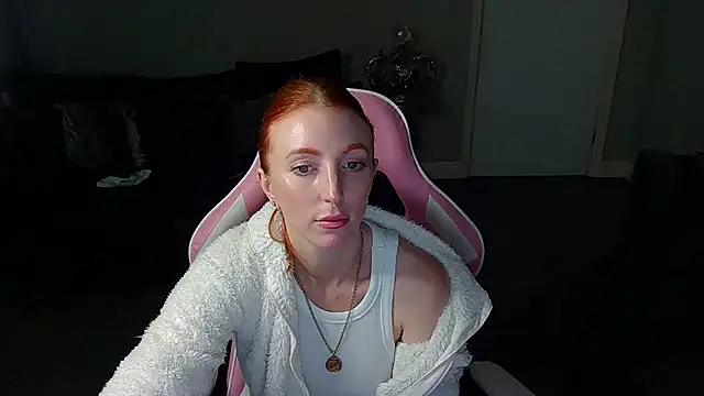 Snapshot of Red_firesquirt chatting on February 12, 2025, 2:54 pm Red firesquirt online show from February 12, 2025, 2:54 pm