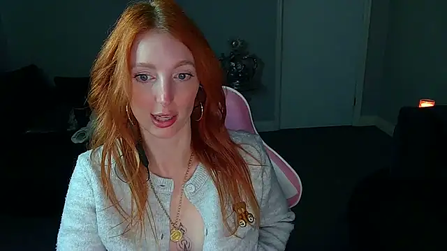 Snapshot of Red_firesquirt chatting on March 18, 2025, 9:43 pm Red firesquirt online show from March 18, 2025, 9:43 pm