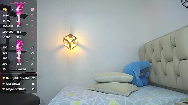 LORENADAVIES online show from March 11, 2025, 5:46 pm