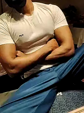 xxxhugedick0001 online show from February 25, 2025, 4:14 pm