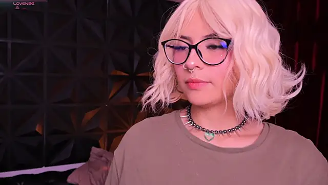 Misselektra   online show from March 19, 2025, 3:41 am