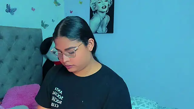 Snapshot of mabellfox chatting on February 12, 2025, 8:50 pm mabellfox online show from February 12, 2025, 8:50 pm