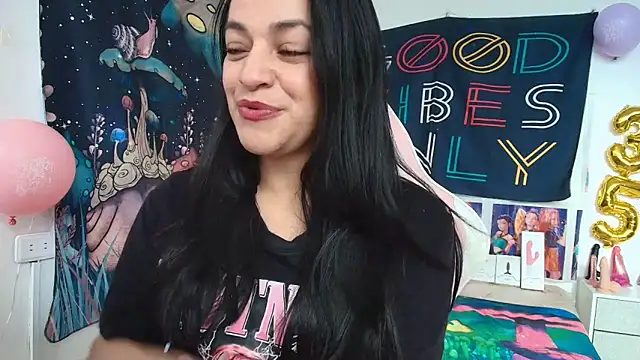 LovelyAzucena online show from May 15, 2026, 2:37 pm