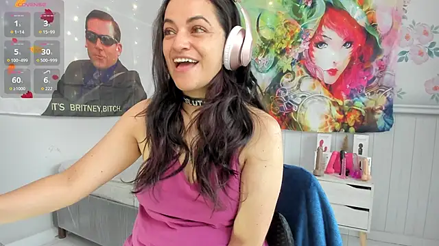 LovelyAzucena online show from November 3, 2025, 3:04 pm