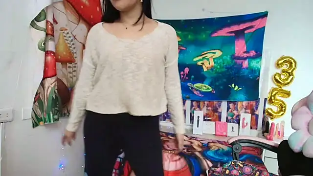 LovelyAzucena online show from May 26, 2026, 2:37 pm