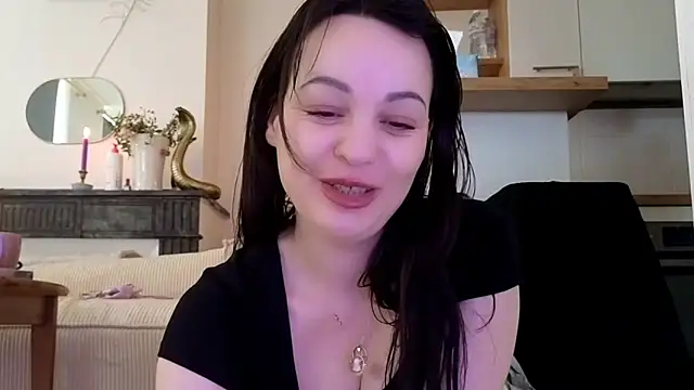 Lilie romeo online show from March 7, 2025, 3:49 pm