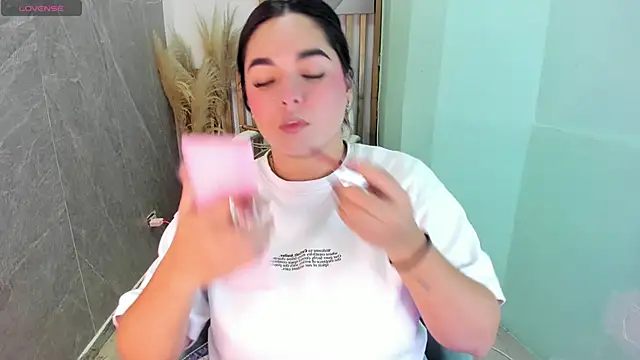 Snapshot of CelesteBrucee chatting on April 18, 2026, 9:37 pm CelesteBrucee online show from April 18, 2026, 9:37 pm