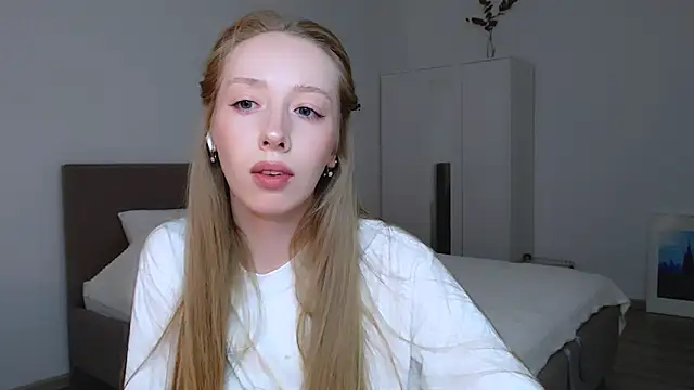 Snapshot of Luna_insniity chatting on February 19, 2025, 11:36 pm Luna insniity online show from February 19, 2025, 11:36 pm