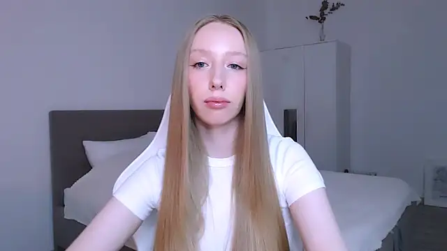 Snapshot of Luna_insniity chatting on November 13, 2025, 8:02 pm Luna insniity online show from November 13, 2025, 8:02 pm