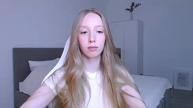 Snapshot of Luna_insniity chatting on November 21, 2025, 8:08 pm Luna insniity online show from November 21, 2025, 8:08 pm