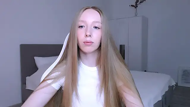 Snapshot of Luna_insniity chatting on November 22, 2025, 7:57 pm Luna insniity online show from November 22, 2025, 7:57 pm