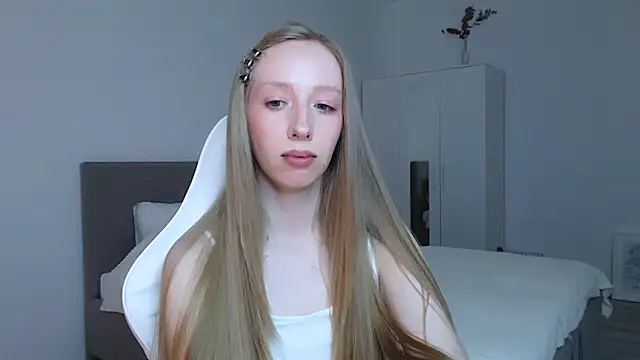 Snapshot of Luna_insniity chatting on October 3, 2025, 8:10 pm Luna insniity online show from October 3, 2025, 8:10 pm