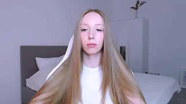 Snapshot of Luna_insniity chatting on November 11, 2025, 8:14 pm Luna insniity online show from November 11, 2025, 8:14 pm