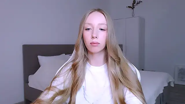 Snapshot of Luna_insniity chatting on November 4, 2025, 7:50 pm Luna insniity online show from November 4, 2025, 7:50 pm