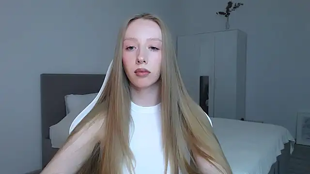 Snapshot of Luna_insniity chatting on October 6, 2025, 8:20 pm Luna insniity online show from October 6, 2025, 8:20 pm