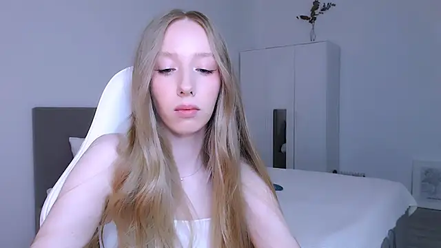 Snapshot of Luna_insniity chatting on November 12, 2025, 8:34 pm Luna insniity online show from November 12, 2025, 8:34 pm