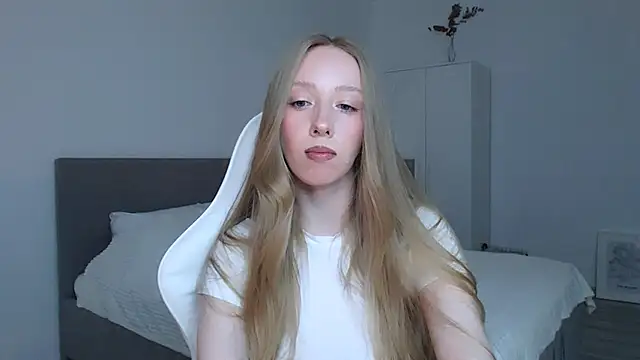 Snapshot of Luna_insniity chatting on October 8, 2025, 8:42 pm Luna insniity online show from October 8, 2025, 8:42 pm