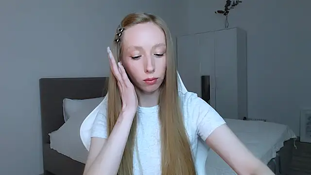 Snapshot of Luna_insniity chatting on September 16, 2025, 7:37 pm Luna insniity online show from September 16, 2025, 7:37 pm