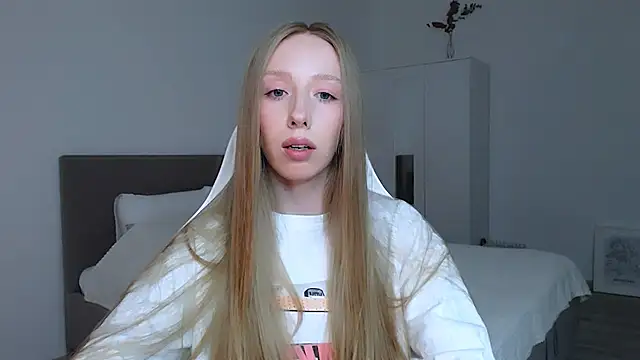 Snapshot of Luna_insniity chatting on October 12, 2025, 8:54 pm Luna insniity online show from October 12, 2025, 8:54 pm