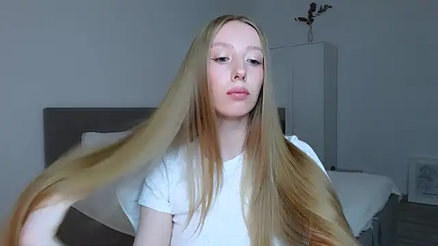 Snapshot of Luna_insniity chatting on October 20, 2025, 7:36 pm Luna insniity online show from October 20, 2025, 7:36 pm