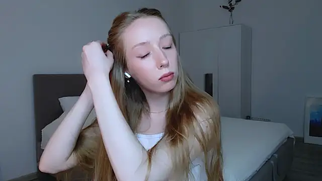 Snapshot of Luna_insniity chatting on February 20, 2025, 8:03 pm Luna insniity online show from February 20, 2025, 8:03 pm