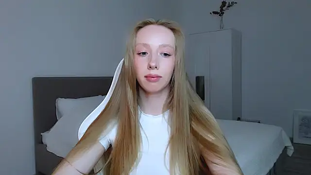 Snapshot of Luna_insniity chatting on September 9, 2025, 8:51 pm Luna insniity online show from September 9, 2025, 8:51 pm