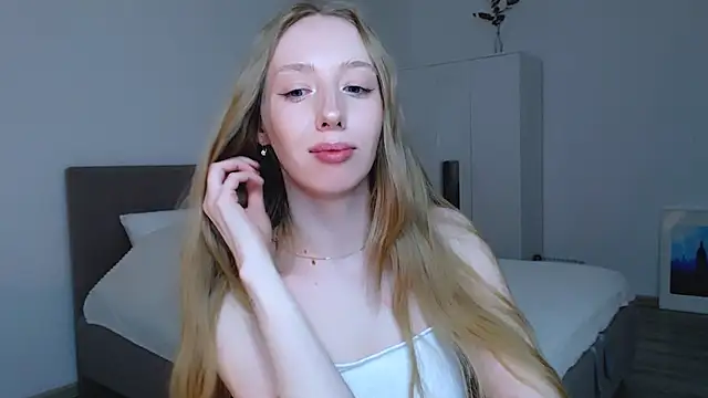 Snapshot of Luna_insniity chatting on February 14, 2025, 1:56 am Luna insniity online show from February 14, 2025, 1:56 am